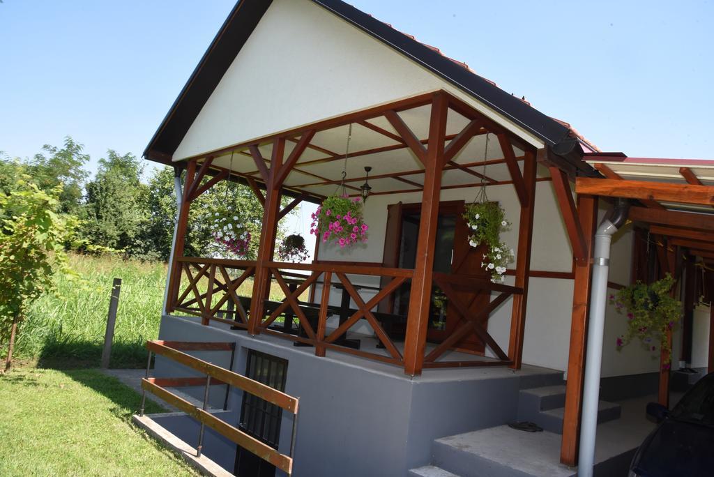 Holiday Home Kucica Na Drvetu Banja Koviljača Екстериор снимка
