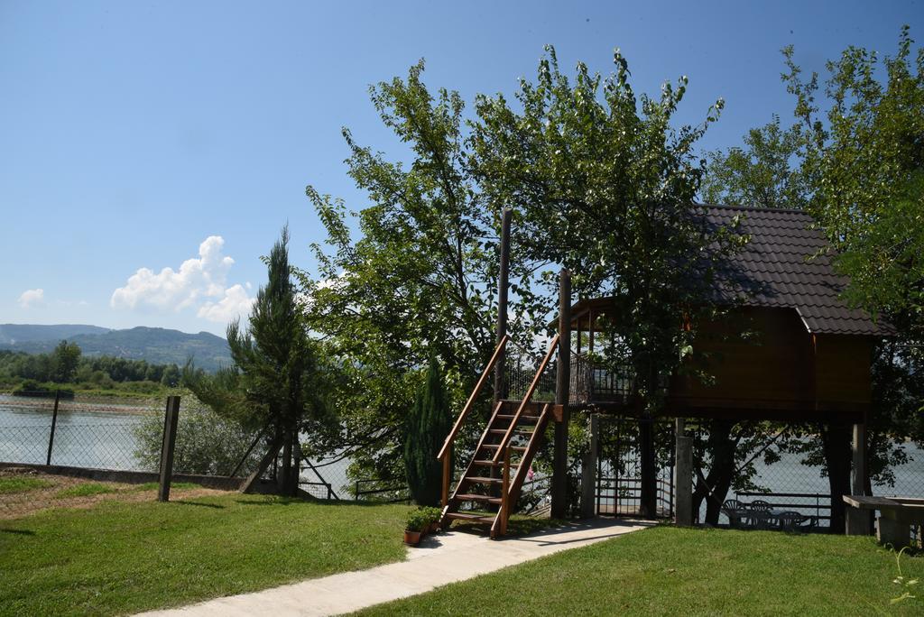 Holiday Home Kucica Na Drvetu Banja Koviljača Екстериор снимка