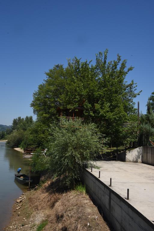 Holiday Home Kucica Na Drvetu Banja Koviljača Екстериор снимка